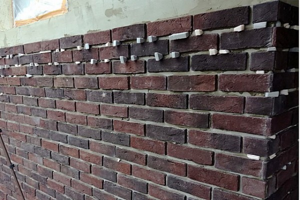 Отделка фасада клинкерной плиткой: плюсы и минусы технологии и инструкция по монтажу Отделка фасада клинкерной плиткой: плюсы и минусы технологии и инструкция по монтажу