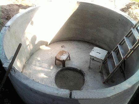 Бассейн из бетонного кольца
Бассейн из бетонного кольца