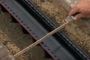 Отвод воды от фундамента дома своими руками: почему так важен и как сделать правильно