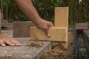 Отвод воды от фундамента дома своими руками: почему так важен и как сделать правильно