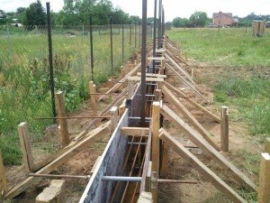 Кирпичные столбы для забора своими руками: пошаговая инструкция