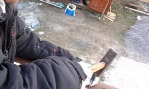 Как правильно крепить профнастил на крышу саморезами: и каких критических ошибок лучше не допускать Как правильно крепить профнастил на крышу саморезами: и каких критических ошибок лучше не допускать