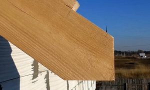 Как правильно крепить профнастил на крышу саморезами: и каких критических ошибок лучше не допускать Как правильно крепить профнастил на крышу саморезами: и каких критических ошибок лучше не допускать