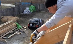 Как правильно крепить профнастил на крышу саморезами: и каких критических ошибок лучше не допускать Как правильно крепить профнастил на крышу саморезами: и каких критических ошибок лучше не допускать