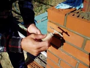 Кирпичные столбы для забора своими руками: пошаговая инструкция