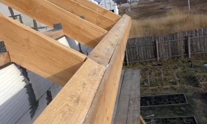 Как правильно крепить профнастил на крышу саморезами: и каких критических ошибок лучше не допускать Как правильно крепить профнастил на крышу саморезами: и каких критических ошибок лучше не допускать