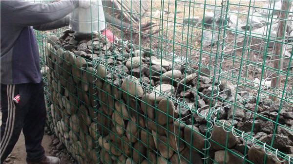 Забор из камня своими руками: пошаговый процесс с пояснениями