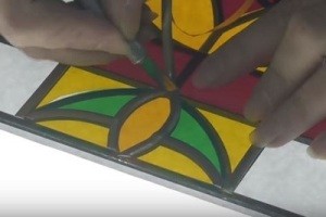 Витраж на стекле своими руками: пошаговые инструкции Витраж на стекле своими руками: пошаговые инструкции