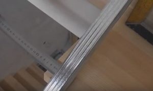 Установка балясин на деревянную лестницу своими руками: пошаговая инструкция Установка балясин на деревянную лестницу своими руками: пошаговая инструкция