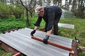 Укладка волнового шифера своими руками несколькими способами: пошаговая инструкция Укладка волнового шифера своими руками несколькими способами: пошаговая инструкция