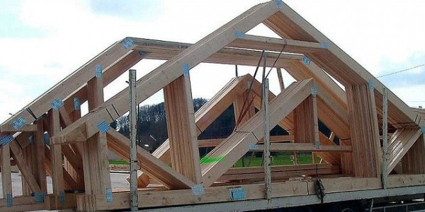 Сращивание стропил в районе конька: способы монтажа
