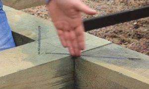 Обвязка фундамента на винтовых сваях: пошаговая инструкция и рекомендации по использованию швеллера Обвязка фундамента на винтовых сваях: пошаговая инструкция и рекомендации по использованию швеллера