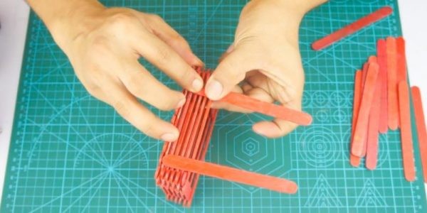 Кормушка для птиц своими руками – проекты и схемы, простые пошаговые инструкции Кормушка для птиц своими руками – проекты и схемы, простые пошаговые инструкции