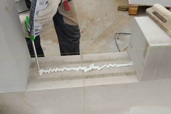 Клей пена для газобетонных блоков Клей пена для газобетонных блоков