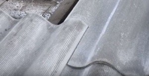 Укладка волнового шифера своими руками несколькими способами: пошаговая инструкция Укладка волнового шифера своими руками несколькими способами: пошаговая инструкция