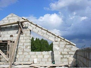 Как сделать фронтон двухскатной крыши: разновидности, инструкция по возведению Как сделать фронтон двухскатной крыши: разновидности, инструкция по возведению