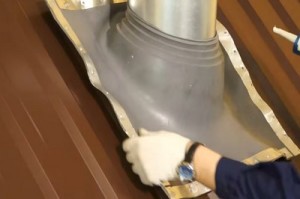 Монтаж дымохода из сэндвич труб через крышу: пошаговая инструкция