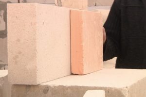 Мауэрлат на газобетон без армопояса: пошаговое инструкция по креплению с фото Мауэрлат на газобетон без армопояса: пошаговое инструкция по креплению с фото