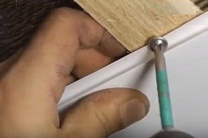 Как сделать пластиковый потолок: пошаговая инструкция Как сделать пластиковый потолок: пошаговая инструкция