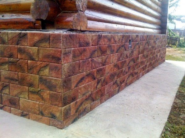 Отделка фундамента дома под камень своими руками: пошаговая инструкция с фото
