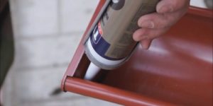 Как установить водостоки, если крыша уже покрыта: несколько вариантов самостоятельной установки Как установить водостоки, если крыша уже покрыта: несколько вариантов самостоятельной установки