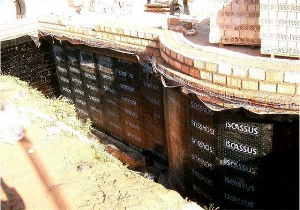 Цоколь из кирпича на ленточный фундамент: устройство и поэтапная инструкция монтажа