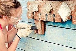 Акриловая краска для дерева для наружных работ: критерии выбора, пошаговая инструкция Акриловая краска для дерева для наружных работ: критерии выбора, пошаговая инструкция