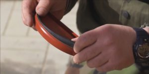 Как установить водостоки, если крыша уже покрыта: несколько вариантов самостоятельной установки Как установить водостоки, если крыша уже покрыта: несколько вариантов самостоятельной установки