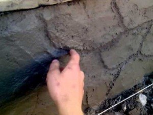 Отделка фундамента дома под камень своими руками: пошаговая инструкция с фото