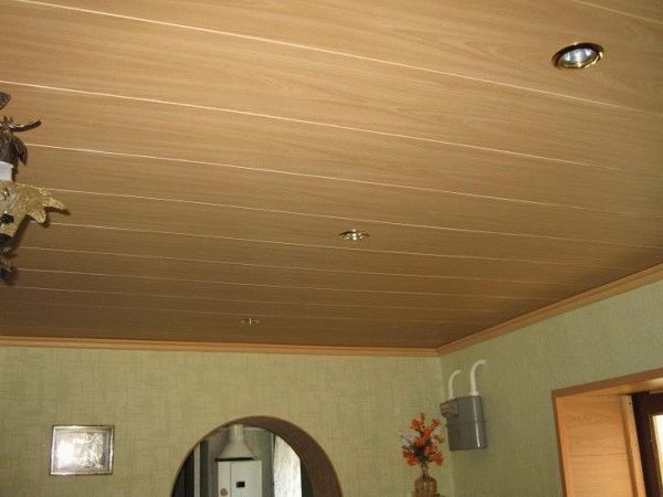 Как подшивать потолок досками
Как подшивать потолок досками