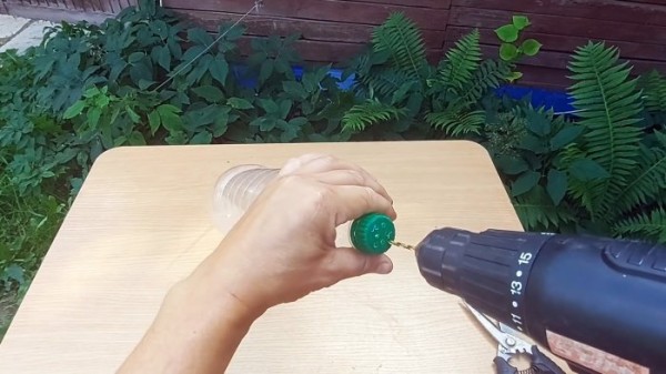 Как ПЭТ бутылки сделать приспособление для безопасного сбора ягод Как ПЭТ бутылки сделать приспособление для безопасного сбора ягод