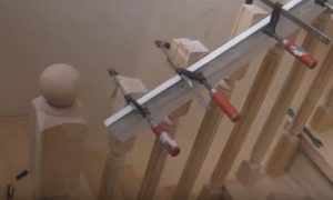 Установка балясин на деревянную лестницу своими руками: пошаговая инструкция Установка балясин на деревянную лестницу своими руками: пошаговая инструкция