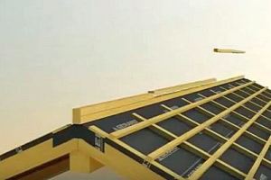 Устройство кровли из профлиста по деревянной обрешетке: технология и пошаговая инструкция Устройство кровли из профлиста по деревянной обрешетке: технология и пошаговая инструкция