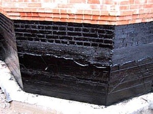 Отделка фундамента дома под камень своими руками: пошаговая инструкция с фото