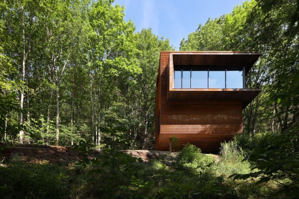 Коттедж с конструкцией из гофрированной стали Corten Коттедж с конструкцией из гофрированной стали Corten