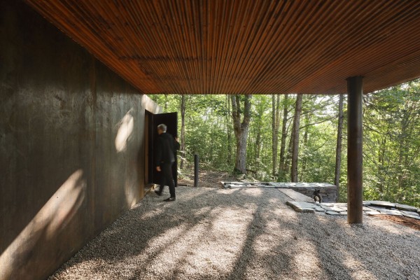 Коттедж с конструкцией из гофрированной стали Corten Коттедж с конструкцией из гофрированной стали Corten