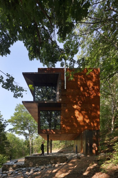 Коттедж с конструкцией из гофрированной стали Corten Коттедж с конструкцией из гофрированной стали Corten