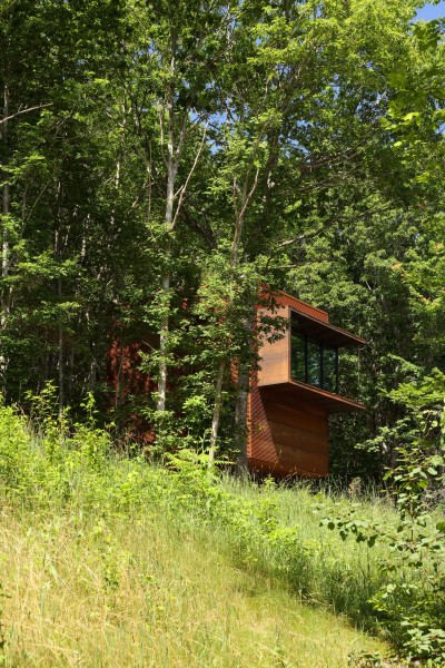 Коттедж с конструкцией из гофрированной стали Corten Коттедж с конструкцией из гофрированной стали Corten