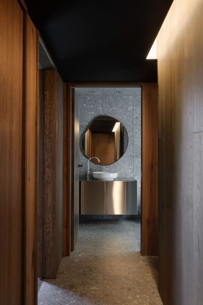 Коттедж с конструкцией из гофрированной стали Corten Коттедж с конструкцией из гофрированной стали Corten